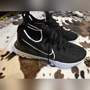 Nike Men's Black Athletic Shoes